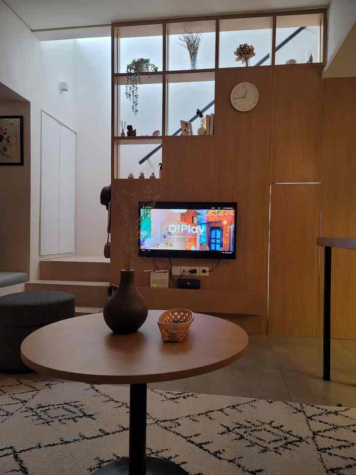 Mendramatisir ruangan dengan cahaya redup~

#japandi #rumahcluster #rumahsiwa #minimalist #rumahmungil #livewithkids
