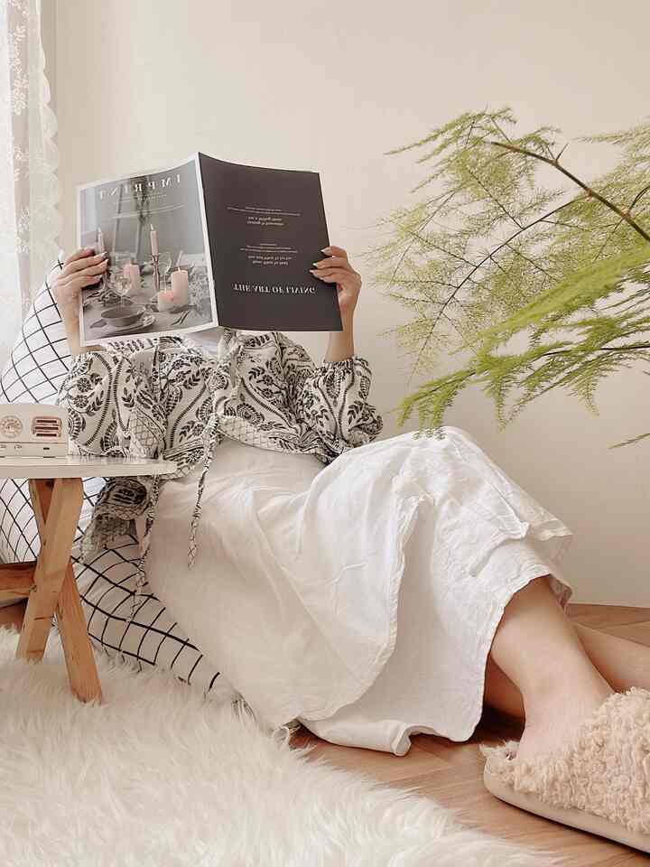 Make a corner of the room a relaxation spot

At first this corner of the room was quiet, finally I was looking for an idea so that it could be a spot for relaxing, just like that, I added a tri angle bean bag for sitting and relaxing or lying down for decoration.
Others have a folding cross-legged table & white fur carpet
How about it, it's good for relaxing, you can create a reading corner to watch Korean dramas or also have a drink of coffee
Hopefully it will inspire 💗

#koreanhouse
#relaxing corner
#relaxation
#minimalist
#beanbags
#homedecor
#homey
#room corner
#inspiration
#homestyling