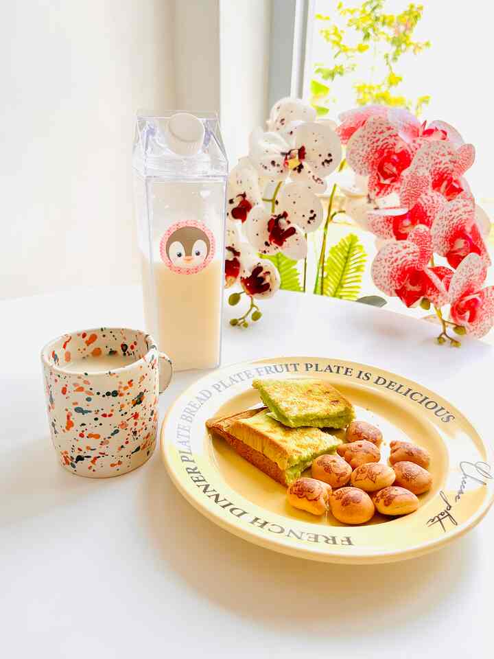 simple breakfast for kiddos🧸

#homecafe 
#rumahyanghangat 
#rumahmungil 
#minimalis 
#homedecorinspo
#aestheticstuff
#homedecor
#koreanstyle
