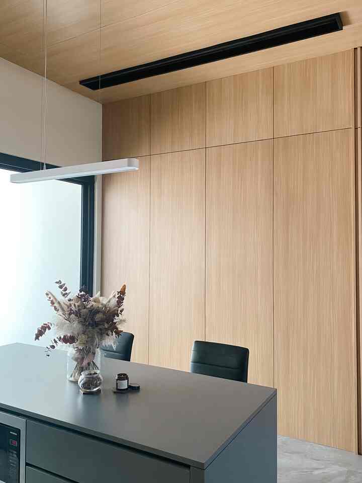 One of Ofuro’s House Aesthetic Spot✨

Dari awal renov, kita pengen punya one-stop area yg bisa dipakai makan, kerja, santai-santai, dll dan bisa diatur ambiencenya. Dan terealisasi lah area Pantry ini❤️
.
#BTNOAS5