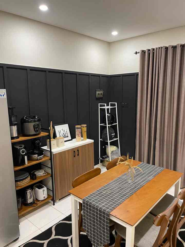 黒を基調としたシンプルなリビングが「男前」に見えます。コンセプトは黒と白と茶色と金です（笑）


#fyp #homedecorindo #homedecor #aestheticdecor #rumah #rumahdeveloper #ruangmakan