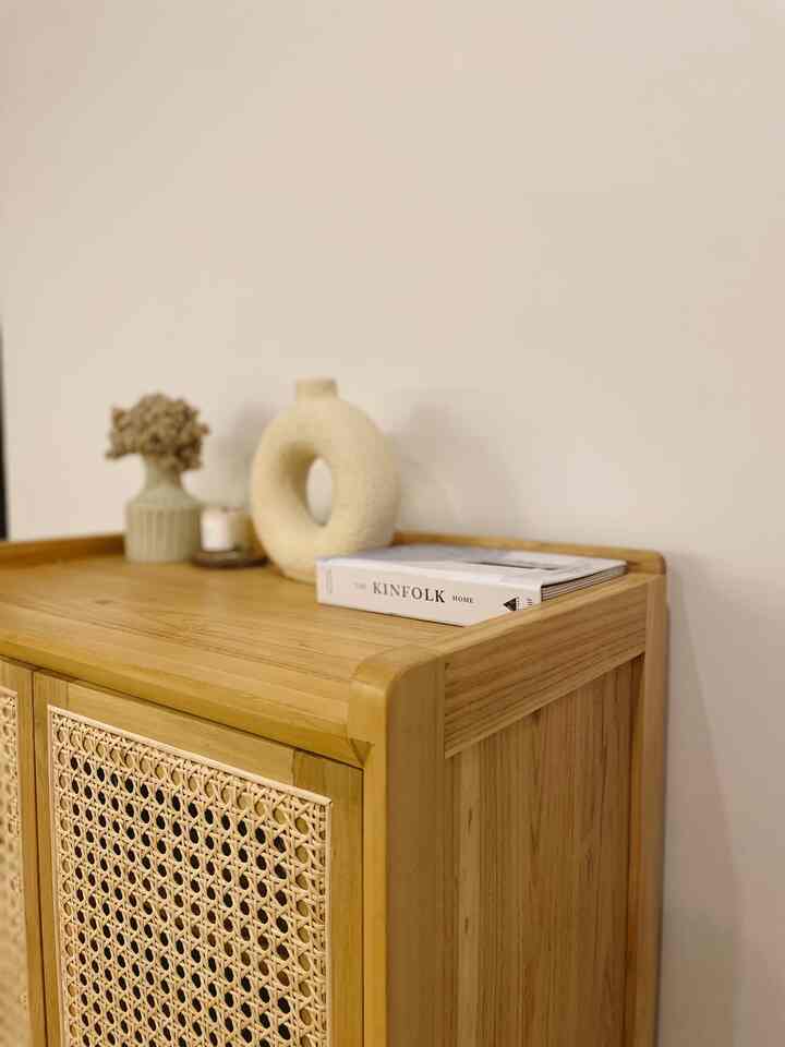 Halo, siapa yang menyangka ini meja consol biasa?
Yap ini bukan meja consol tapi rak sepatu yang kami custom.
Kami sengaja membuat bagian atasnya untuk bisa menyimpan item dekorasi agar tidak terlihat seperti rak sepatu.
Rak sepatu ini kami custom dipengrajin jepara. 
Item dekor yang kami gunakan cukup murah meriah hanya berkisar 50-80 ribu saja sudah terlihat cantik ya 😍







#japandi #homedecorinspo #roomdecorinspo #aesthetichomedecor #scandinavian #minimalistdecor #rumahminimalist #openspacehomedecor #minimalist #tinyhome #customfurniture #customkitchenset #customjapandi #80m2  
#openshelves #rumahcluster #rumahdeveloper #jaktim #decorlowbudget #rumahmungil #livewithkids #selfinterior #selfrenovation #selfmakeover  #rumahtanpaarsitek #aestheticroom #aesthetichomedecor #homestyling #kitchenstyling #kitchendecorideas #kitchenmakeover #LowBudgetKitchen #LowBudgetKitchenMakeover #LowBudgetKitchenInspiration #decorativeitems #roomdecor #homestyling #DekorasiKamarAnak #InspirasiKamaranak #KidsRoomStyling #Ruangkerja #WorkingSpaceMinimalis #NightVibe #LightingIdeas #LightingInspiration#KitchenRoomDecor #DiningRoomDecor 
#KitchenIdeas #DiningRoomIdeas
#KitchenInspiration #DiningRoomInspiration
#FancyBudgetMinim #LowEffortFancy #SpillDecorLowBudget




 