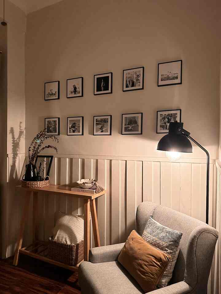 Mode malam di ruang tamu kecilku✨✨
#mode malam #livingroom #tinyhome #livingroomideas #monochrome #minimalis