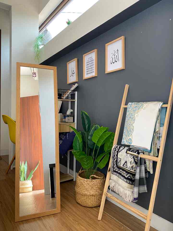 Dekorasi kamar multifungsi

Kamarku ini banyak fungsinya
Tidk hanya kamar tidur
Namun juga jadi ruang ibadah serta ruang bekerja

#homedekorlowbudget #roomdecor #kamartidur #ruangkerja #ruangibadah #kamaridaman #ruangfavorite #pesonajiten #dekorasimurah #homestyle #bsd #jakarta