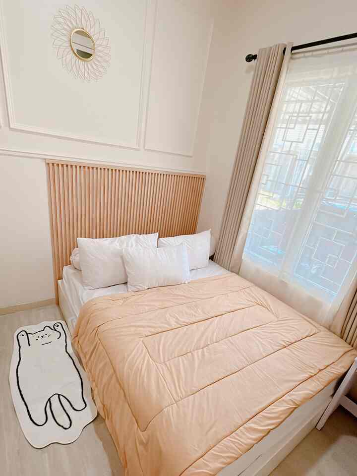 ini ruangan favorite kenapa aku pilih sebagai ruangan aesthetic karna perpaduan moulding dan wpc pada dinding dan juga tone dikamar ini aku pilih beige agar terlihat nyaman 
#aesteticroom
#aesthetichomedekor
#homestyling
#idedekorasikamartidur
#minimalis 