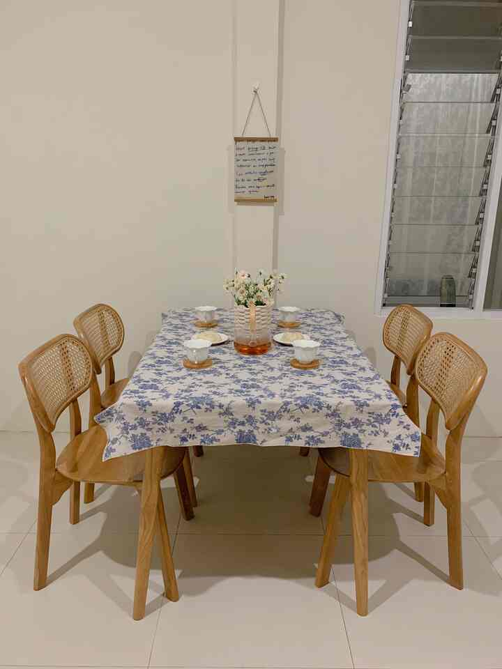 Waktunya minum teh ☕️
#diningroom #inspirasimejamakan #mejamakankayu #inspirasiruangmakan