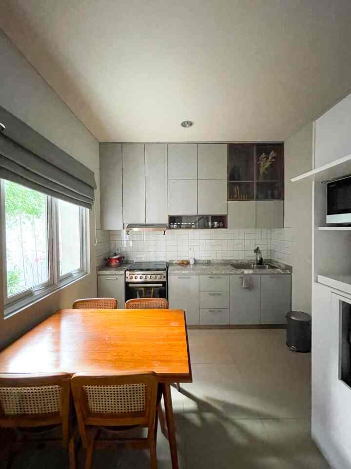 Dapur kecilku yang busa menampung segalanya #dapurdeveloper #rumahdeveloper #dapurkecil #rumahkecil #parisian #haussmanstyle #dapurlengkap