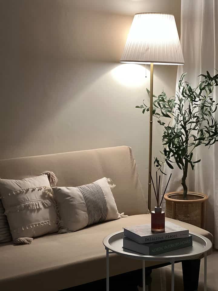 Suasana Malam Ruang Tamu🌙✨



#inspirasi ruang tamu
#penataan ruang tamu
#getaran malam
#minimalis
#rumahcluster
#decorlowbudget