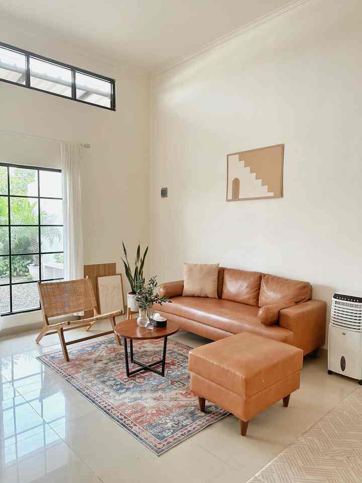 Hello everyone...
This is our simple house, with a building area of 70m2 (7x10m). Even though it's not spacious, the right arrangement can make the house not seem cramped.
We use earth tone colors, white, wood and neutral colors such as gray and black as a combination.
Apart from choosing colors, we also try not to pile up too many items, so we regularly declutter so that the house isn't "full".
Don't forget that large windows also help circulate air and light so that the house isn't stuffy.

#tinyhouse #tinyhouse #nevertoosmall #decorlowbudget #wabisabi #japandi #bogor