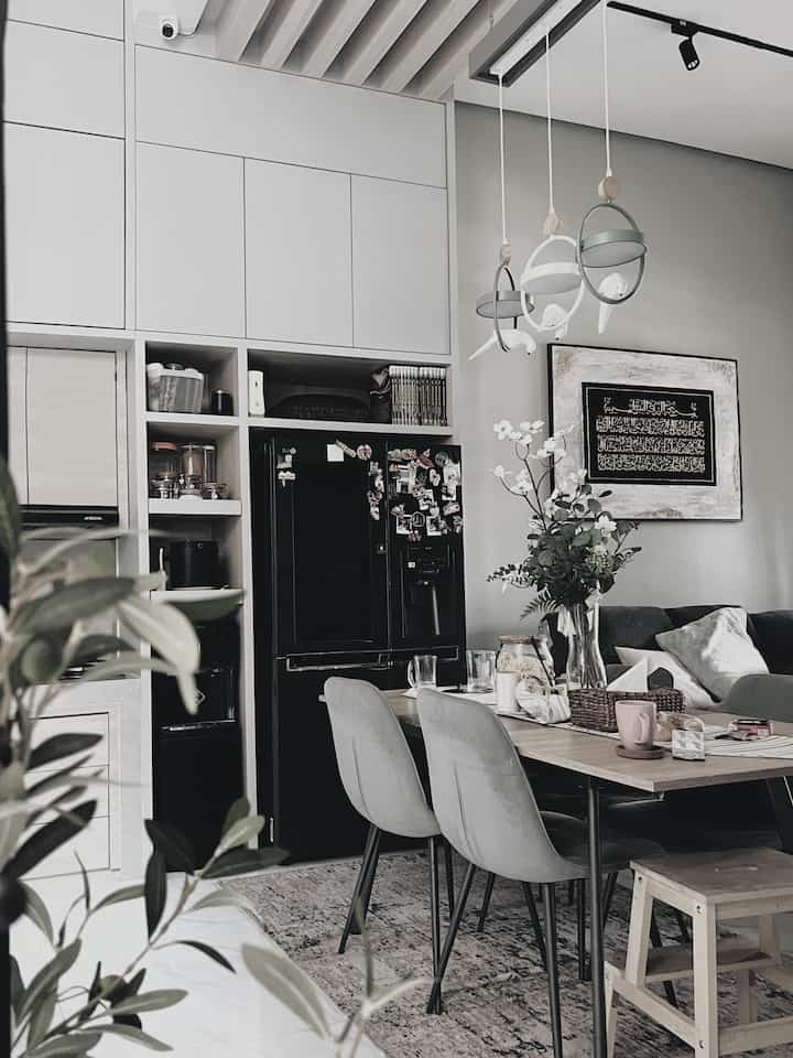 Bagi ibu rumah tangga yang hobi seharian di dapur,
Dapur jadi jantung rumah tempat explore kreatifitas, tempat membuat makanan penuh cinta, dan tempat me time. 
#kitchenset #kitchendesign #kitchenstyling #konsepopenplan #rumahminimalis #ruanganfavorit 