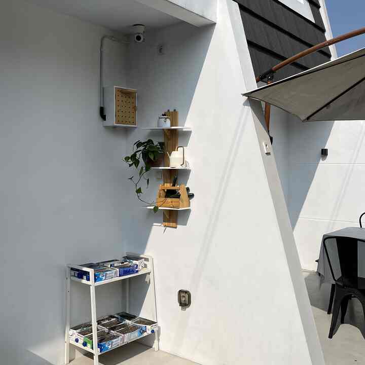 Selasar depan rumah jadi spot bibit tanaman 😆💕

#teras #terasputih #cahayapagi #ruanghobi #minimalis 