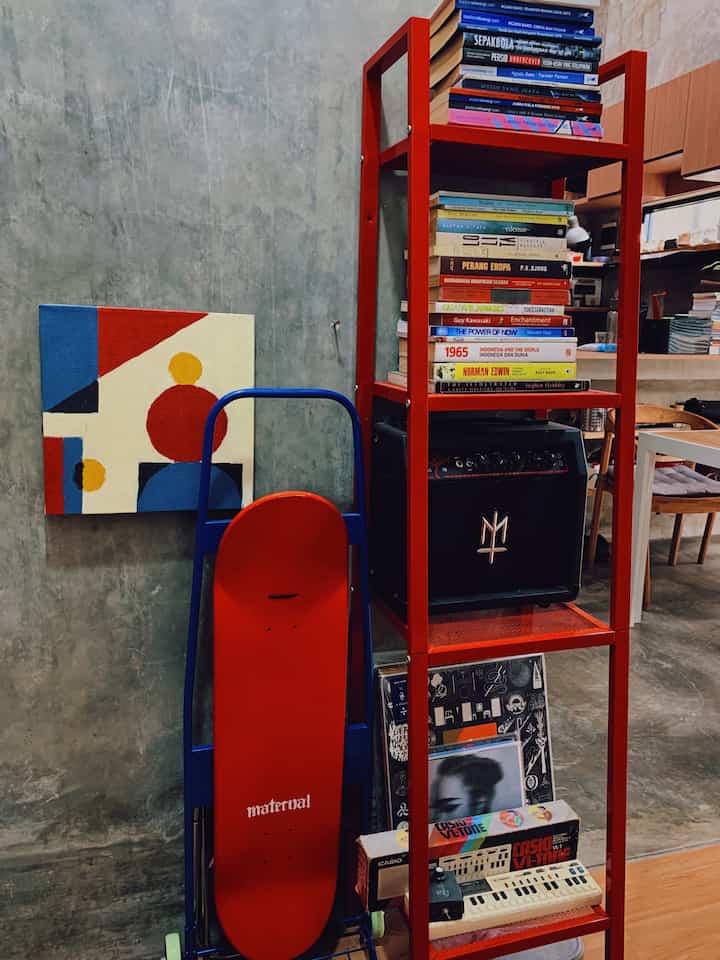 Warna merah mendominasi beberapa ruangan #home #ikea #homedecor #easthouse