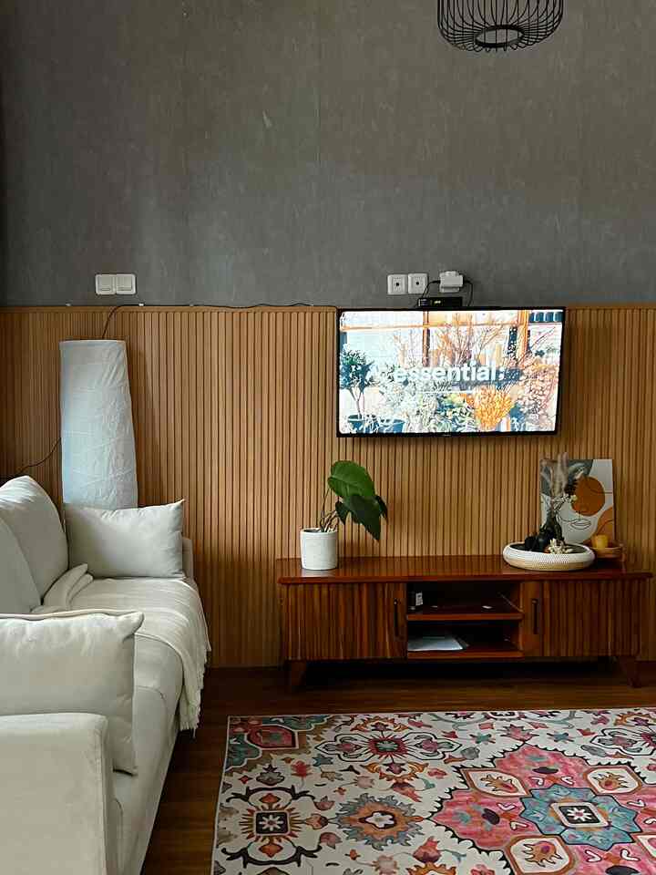 Ini adalah #livingeroom saya, perhentian pertama bagi semua orang ketika mereka tiba di rumah Daeka.
Saya menjadikan industrial boho sebagai tema hidup saya karena entah bagaimana terlihat hidup. #ikea #bohoindustrial #essential