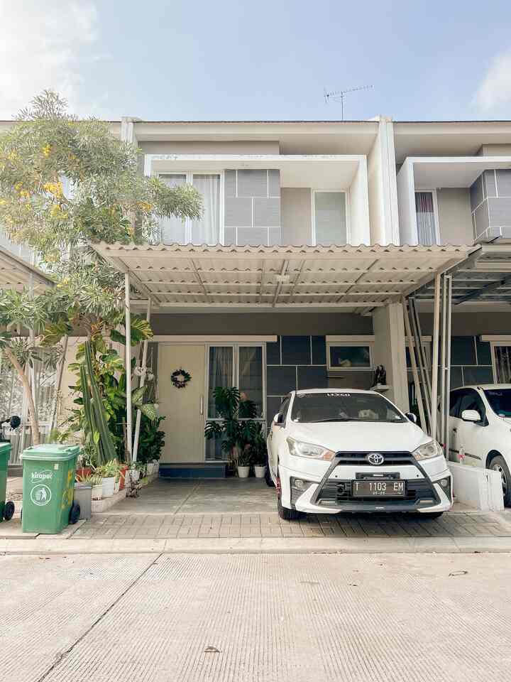 Haii.. inilah fasad rumah kami...

Tidak banyak yang bisa kami share disini.
Karna kita membeli rumah dengan fasad dan layout yang sudah ditetapkan developer.
Modern minimalis. Dengan ciri khas sederhana, polos dan volume yang bertingkat.

#DesignFasad
#IdeFasad
#InspirasiFasad
#rumahcluster
#ClusterMinimalis
#ClusterKarawang
