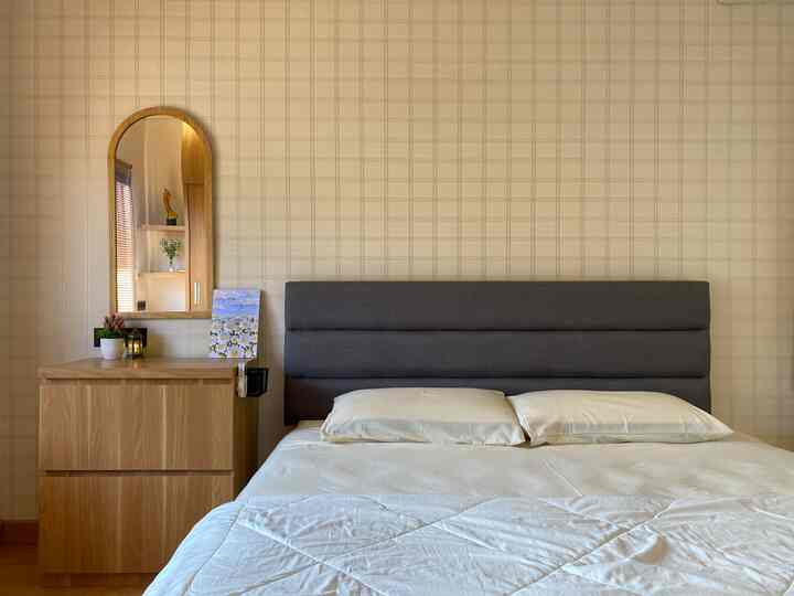 wallpaper motif kotak yang selalu jadi favorit kami ✨
#japandi #homedecor #wallpaper #wood #whiteandwood #bedroom 