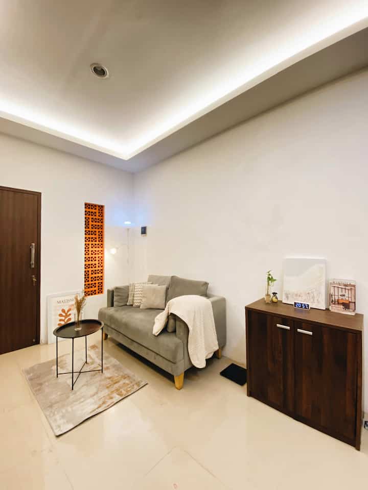 Ruang tamu aku berubah guys aku ganti sofa yang ini supaya lebih cantik 🫶🏻

#RuangTamuAesthetic 
#RuangTamuCantik
#MakeOverRuangTamu
#minimalist
#rumahdeveloper 
#bogor
#livingroom #90sqm