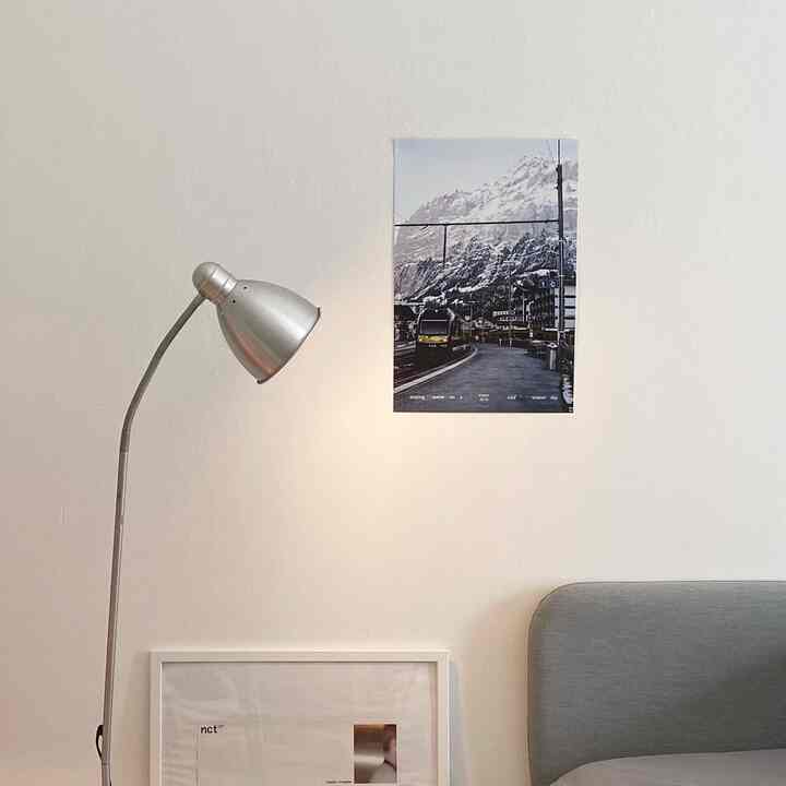 siapa yang suka winter tapi tinggal di negara dengan iklim tropis ? aku☝🏻kita bisa loh ngakalin dengan cara menempelkan hiasan dinding bertema musim dingin di ruangan (disarankan kamar dengan dekorasi dan interior cool tone)! silahkan dicoba~  #minimalist #bedroom #tangsel #dekorasiruangtidur #rekomendasilemari #hiasandinding 