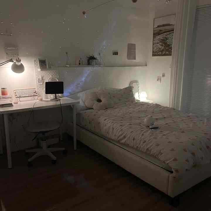 Hidupin galaxy proyector dikamar tuh bikin kamar jadi lebih dreamy 🤍🤍 


#nightroom #milkyway #roomdecor #smalldecorations #decorationinspo #pernakpernikrumah 