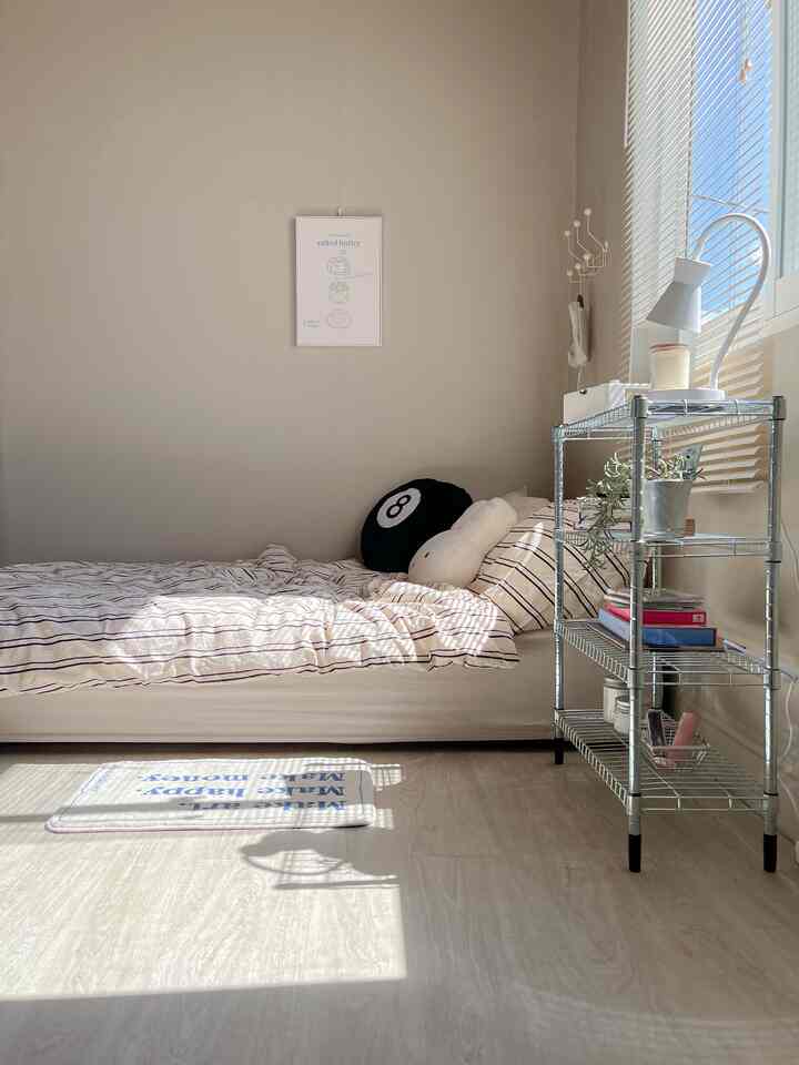 Room Updates:
I just finished making over my room from using a vinyl patterned plastic floor carpet, to an SPC floor✨
Why did I choose SPC? Because it is very easy to install, it doesn't damage the floor, and can be removed and installed. Even though the price is more expensive than sticker/glue vinyl flooring, I am satisfied with the results, especially the color which makes the room look more spacious and bright✨

#decorativeitems #roomstyling #roomdecor #roommakeover #roominspo