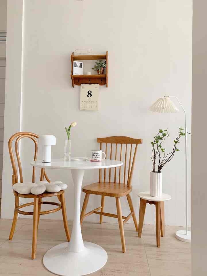 Ig: @rumah_fish
Cuma ada 2 pilihan dirumah atau diluar rumah 😄. Kalau mau nyantai aku lebih memilih dirumah aja bareng keluarga menikmati suasana di dalam rumah apalagi jika ada yang masakin ya berasa ada di kafe 🤣🤣
Gimana nih beli jadi aja deh ya makanan nya hehehe 🤎😁
#livingroomstyling
#livingroomdecor
#livingroommakeover
#japandistyle 
#pontianak