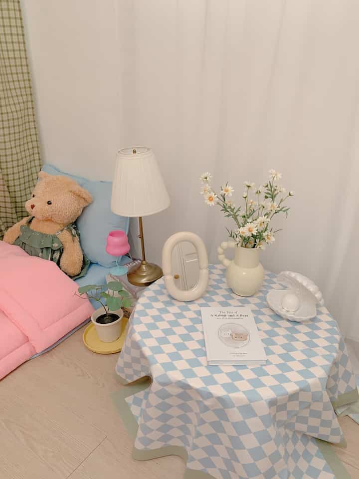 Lagi suka sama bunga - bungaan , jadi nya cobain beli artificial dulu biar ruangan jadi makin cantik🤎


#bedroom #kamartidur #pastel #koreanroom #koreanstudio #bedroominspo #bedroomdecor