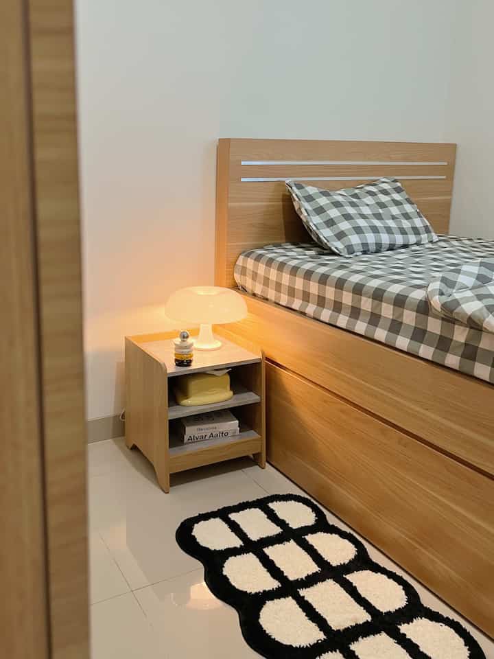 SIDE TABLE BARU DI KAMAR TAMU

kebetulan ada promo side table buy 1 get 1, pas liat model mejanya kayaknya cocok deh untuk kamar ini, warna oak & grey bener-bener pas banget.

Worth to buy! kalau dihitung satuannya ga nyampe 200ribuan. yuhuu~ berasa hoki nemu side table ini. 

#bedroom #kamartidur #sidetable #inspirasikamar #kamartamu #lowbudgetbedroom #aestheticroom #hazealnut #lampujamur #meja 
