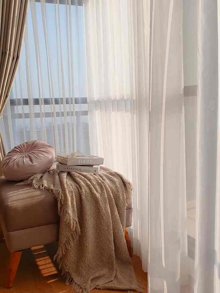 Salah satu spot favorit di rumah. Bisa buat nongkrong, ngegalau, cari inspirasi sambil liatin view yg indah.
#cozyspot #windowspot #modernminimalist #scandinavian #homeinspiration 