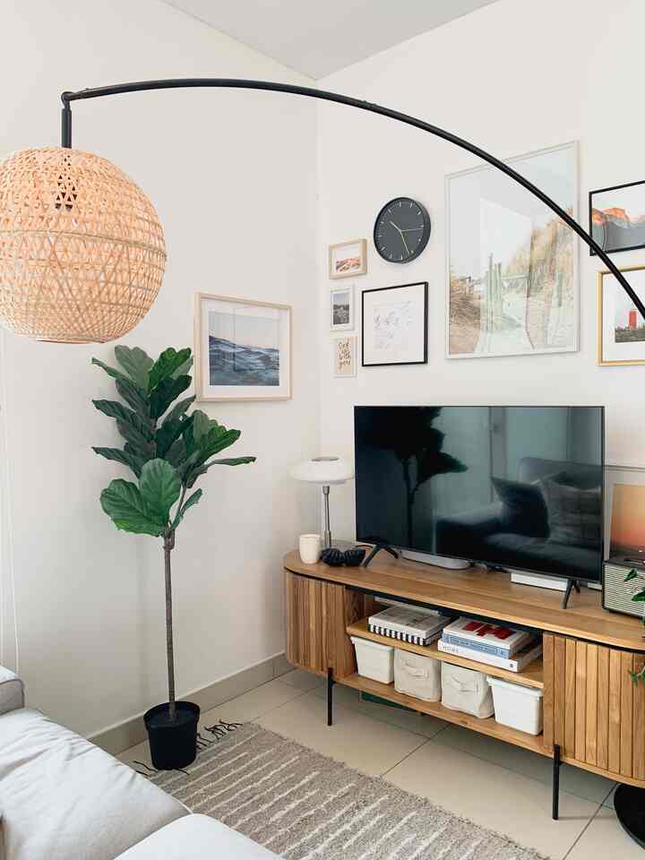 Lampu meja favorit saya sejauh ini: TÄLLBYN.
#ikea #apartemenkecil #livingroom #livingroomkecil #cestmoifel #midcenturymodern