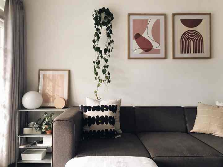 Salah satu ruangan favorite di rumah selain dapur. Paling seneng liat sunset yang masuk ke ruangan ini tiap sore selama musim kemarau.

#liveslowly #home #homedecor #decor #interior  #interiordesign #homestyling #rumah #dekorasirumah #interiorrumah

