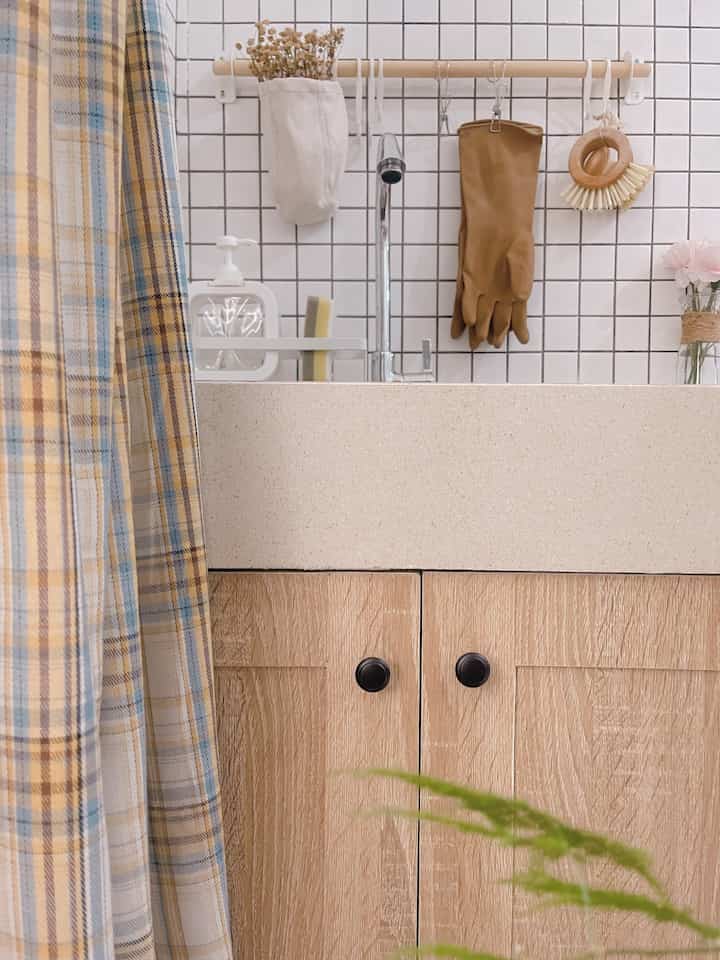 Rak kitchenset

Rak kitchenset adalah jalan ninja untuk menaruh atau menyimpan barang2 bisa seperti panci/wajan dll, kali ini saya akan membahas tentang rak kitchenset yang low budget 
Kali ini saya manfaatkan area bawah sink untuk menyimpan stock sabun2
Harga rak ini affordable banget ya sekitar 60 an ribu aja kok rak ini terbuat dari stainless & plastik mampu menopang barang2 
Nah area sink bisa dimanfaatkan untuk menyimpan barang2 pakai rak ini lumayan bukan ? 🥰🙏 
Dapur pun terlihat rapih  dan cantik 

#lowbudgetkitchen
#lowbudgetkitchenmakeover
#lowbudgetkitcheninspiration
#kitchenset
#sinkdapur
#rakserbaguna
#rakdapur 