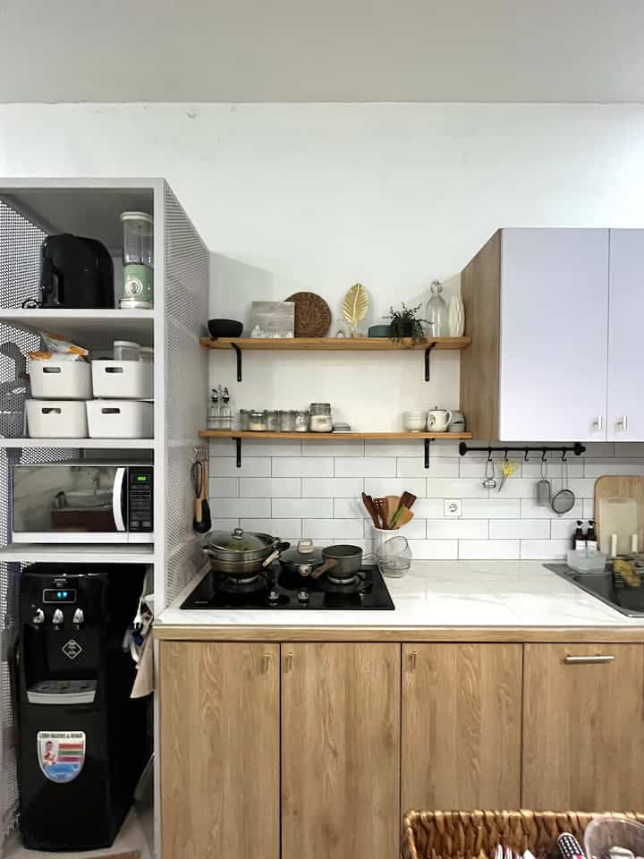 Good night everyone🕊️✨ jangan bosen liat dapur di terrahauz yang segini gini aja yaa🙈

#minimalisthouse #rumahcluster #bandungtimur #decorlowbudget #rumahmungil #livewithkids