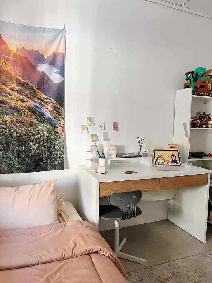 Dekorasi meja ala Korea.
Ga tau kenapa kalo liat dekorasi meja ala Korea tuh gemes bgt. Simple tapi cute. Rata” warnanya dominan putih. Dan perintilannya pun lucu” + multifungsi.

#koreanroom #roomdecoration #dekorasirumah #dekorasikamar #dekorasiruangbelajar #dekorasimeja #inspirasirumah