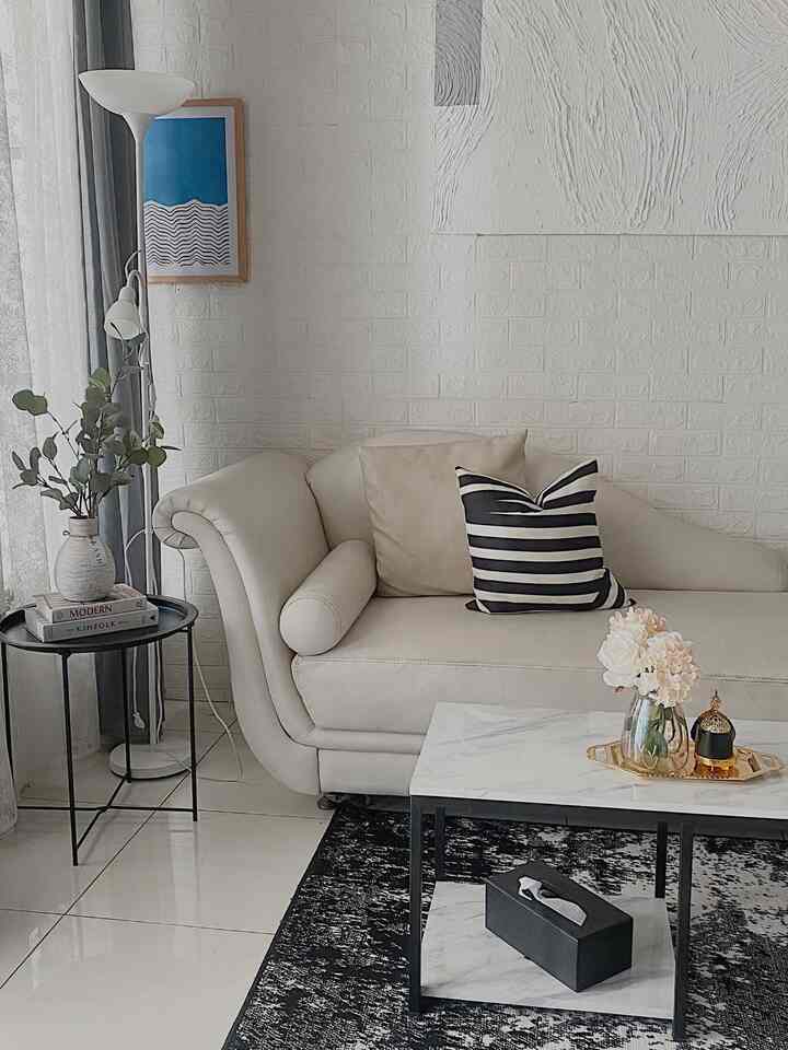 putih yg senada bikin ruangan open space makin berasa lega meski di lahan 3x7 m

#minimalist #inspirasilivingroom #rumahdeveloper #sidoarjo #rumahmungil #rumahopenspace #decorlowbudget #84m2 
