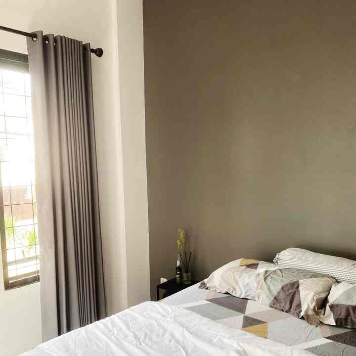 Transformasi kamar tidur utama dari sebelum dan sesudah ada baby sebetulnya gak banyak. Selain nambah bedrail demi ketentraman hati kami, yang bertambah hanya satu drawer untuk baju baby saja. 

#minimalist #minimalis #homedecorinspo #roomdecorinspo #aesthetichomedecor #bedroom #kamartidur #kamartidurpasangan #livewithkids