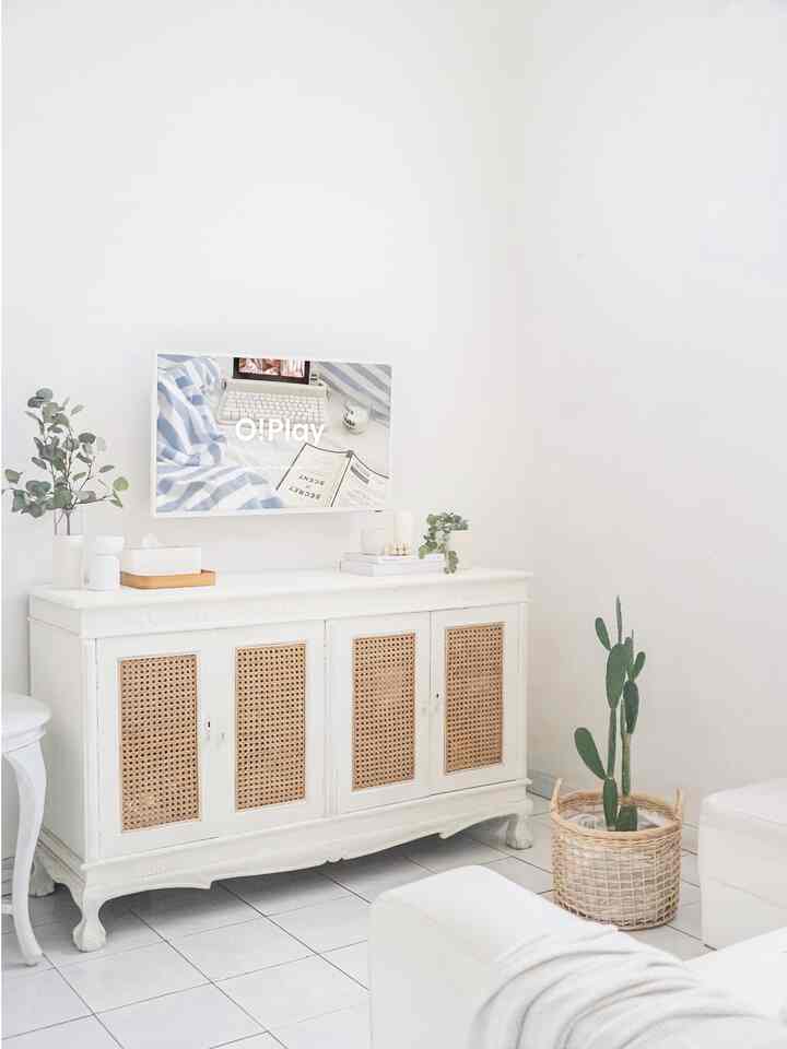 Lemari berbahan kayu jati yang awalnya berwarna coklat tua ini adalah salah satu hasil DIY furniture yang ada di rumah. Aku coba makeover dengan repaint warna putih dan menambahkan aksen rotan pada setiap pintunya. Dengan mengubah warna, menjadikan lemari ini jadi selaras dengan tema rumah secara keseluruhan 🤍

#DIYfurniture #personalizedfurniture #uniquefurniture #japandi #rumahtua #rumahantik #bandung #decorlowbudget