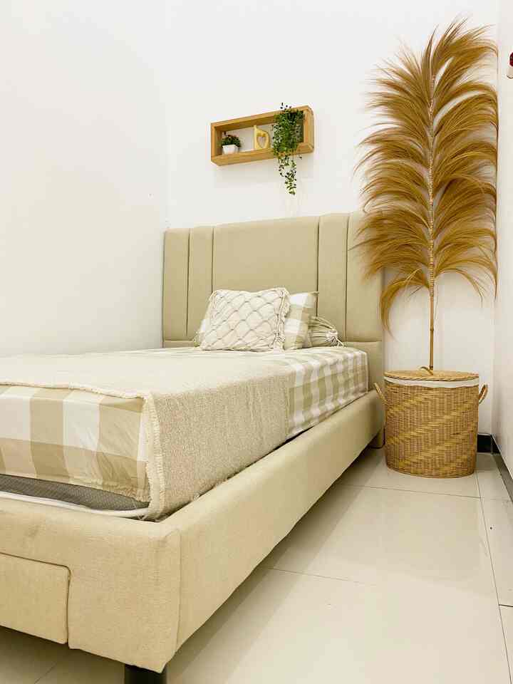 Inspirasi kamar dirumahku, dengan 3 kamar aku dekor dengan suasana berbeda.

#inspirasikamar #kamarminimalis #kamaranaklaki-laki #inspirasikamarboho #scandinavian