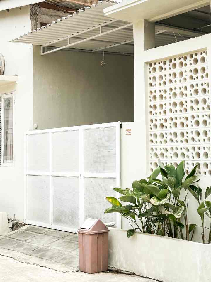 Taman keringku kita segini dulu ya 🤍

#rumahhook #classichome #naturehome #aesthetic #homesweethome #perumahan #bekasi #dekorrumahmungil #tamankering #minimalist