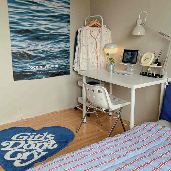 ruang kerja mini di kamar saya🖥️📓🎧

#desksetup #workspace #ruanganminimalis #mejabelajar #mejakerja #deskinspo