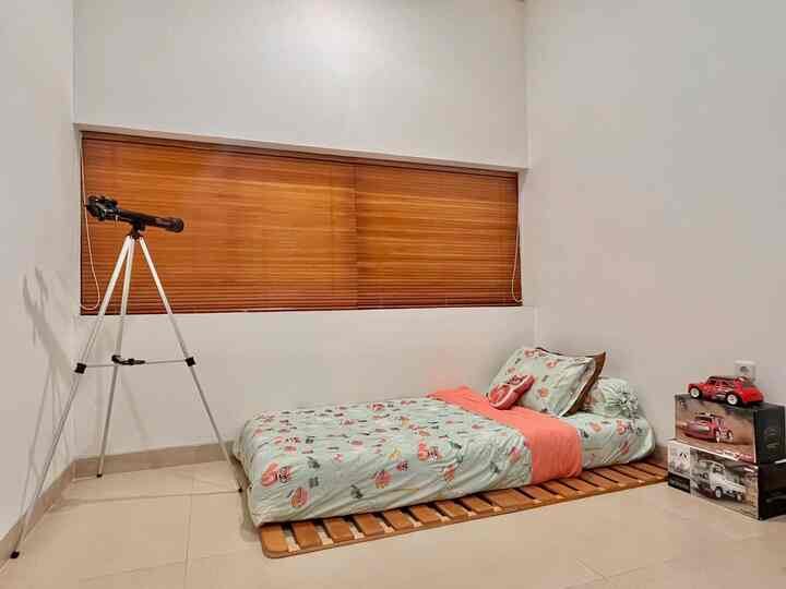 Karena kamar kaka Al masih belum banyak di dekor, mainan pun bisa jadi dekor kamar yg unik. 


#bedroomanak
#inspirasikamaranak
#rumah.alel
