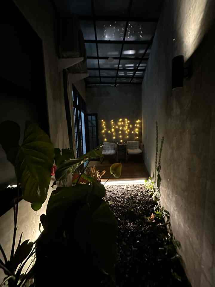 Taman Samping 🫰🏻

#industrial
#minimalis 
#bandung
#rumahsendirian 
#tamansamping
#rumahku 
#decorlowbudget