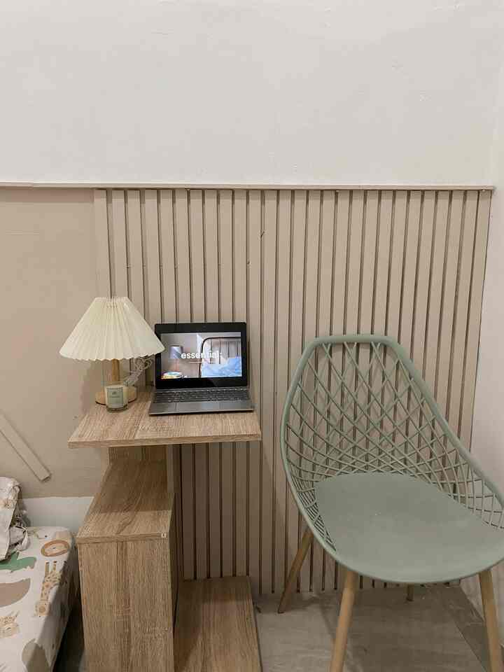 Dekorasi area belajar di kamar anak, karena keterbatasan space (luas kamar anak 2,8x2,4m) kami maksimalkan dengan penggunaan side table beroda hingga mudah untuk dipindah kemana saja.


#rumahmungil #minimalist #kamaranaklaki-laki #kamaranak #kamarmungil #livewithkids