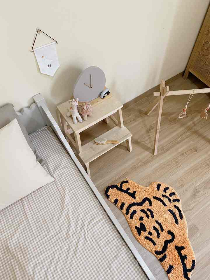 Ternyata bagus juga nambahin irregular table clock di kamar anak. Tips dari aku buat nyiptain suasana kamar anak biar lebih aesthetic itu sebatas kita harus punya tema warna yang mendominasi kamar tersebut, karna emang gabisa dipungkiri kalo nantinya kamar anak pasti bakal penuh sama mainan yang serba warna warni 😆

#decorationlowbudget #kidsbadroom #idekamaranak #tipshomedecor #livewithkids #aesthetickidsbedroom