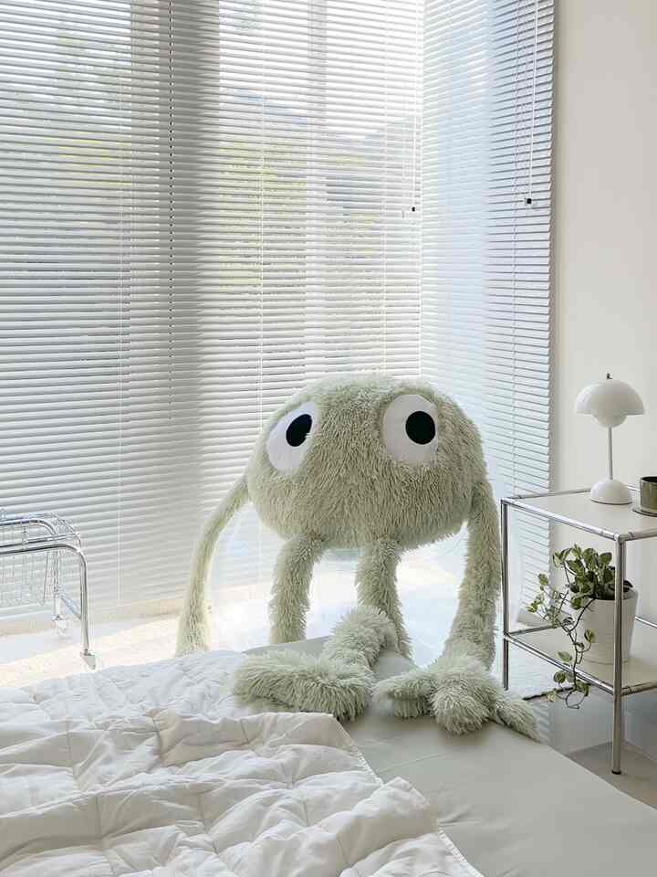 [Cozy Corner: Day & Night] Ini adalah sudut estetik yang ada diruanganku, selain itu ini menjadi tempat aku bersantai menikmati suasana sore hari untuk recharge energy.

Yang membuat ambience sudut ini semakin terlihat cozy adalah tirai PVC yang aku gunakan dijendela karena dengan tirai ini aku bisa adjust cahaya sesuai dengan yang aku butuhkan.

#aestheticroom #aesthetichomedecor #homestyling #cozycorner
