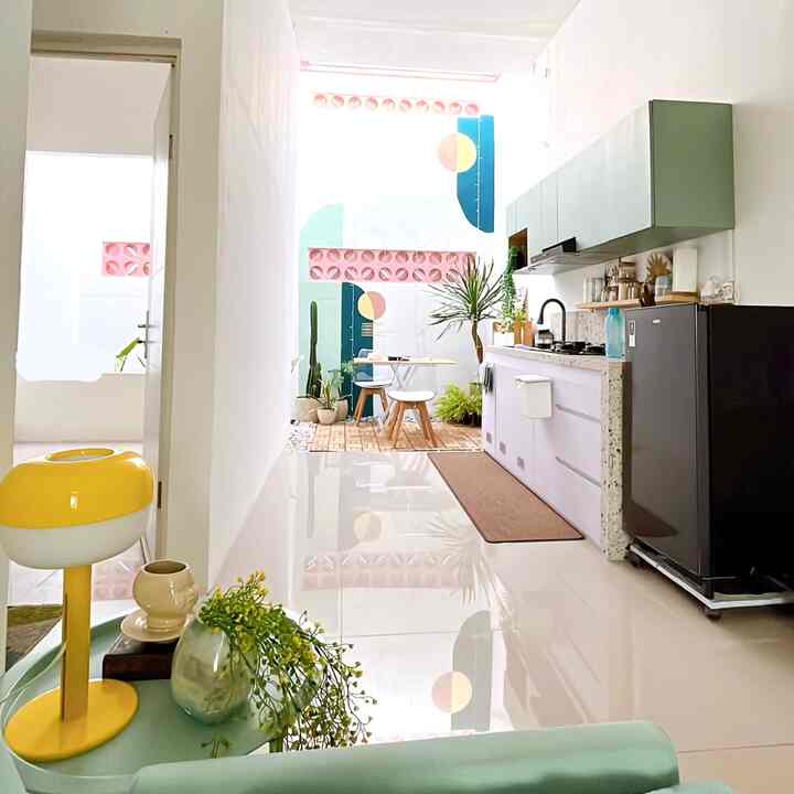 Kumpulan Mural di Our.hoem🍭

Yap ini adalah kumpulan mural dari ruang tv, ruang makan, ruang keluarga, dan taman bagian depan. Colorfull memang adalah konsep dari rumah ini. Tetapi, untuk color palet kami hanya memilih maksimal 5 warna yaitu putih, sage, midnight blue, yellow pastel, pink sand dan coklat. 

#minimalist #rumahcolorful #decorlowbudget #mural #rumahpengantinbaru #rumahmodern 
#rumahkecil #rumahminimalis #muralrumah