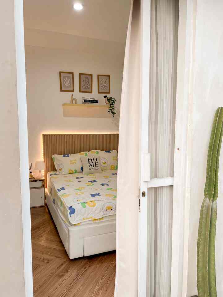 Mode ngintip dari pintu geser kamar ku menuju space yang masih kosong 👀


#kamartidurminimalis
#inspirasikamarkecil
#kamarmungil
#dekorasikamarkecil
#lantaivinyl
#dekorasikamarminimalis
#kamartidurpasangan 
