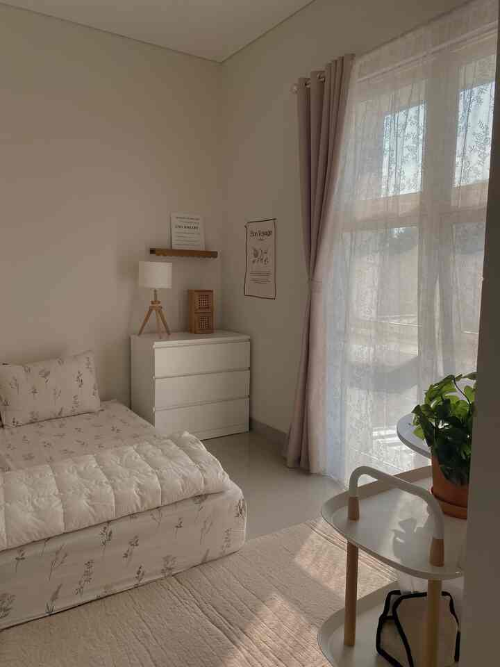 color in my room ♡ 

palet warna dirumah mostly earth tone ; putih, kayu, nude, hijau, silver, warna netral lainnya ditambah sedikit sentuhan soft pink dibeberapa perintilan dekoratif.

suka sekali dengan palete warna seperti ini karna sesuai karakter & meningkatkan mood diruangan. 

#BringColorToMyHome
#HomeColorPalette
#HomeColorDesign
