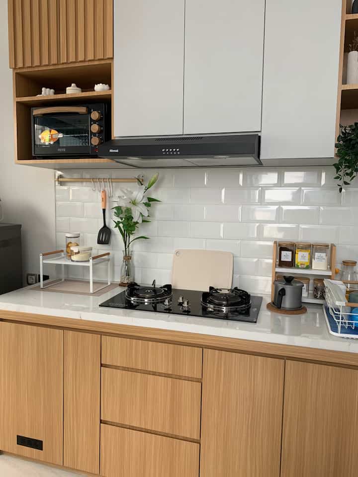 Tentang warna dirumah, 

Tidak jauh dari black white and wood..
Meski sebenernya tidak ada ciri khusus mengusung tema apa rumah ini tapi sebisa mungkin kami menciptakan ruangan yang sifat nya kalem warm homey, 
Sehingga tidak menimbulkan rasa bosan untuk waktu yang lama.. 


#BringColorsToMyHome #HomeColorPalette #HomeColorDesign #rumahmakna #ruangan #dapur #ruangtamu