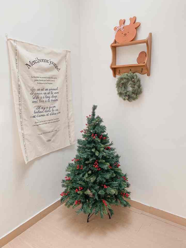 Tempat favoritku saat ini, pohon natal 🎄🫶🏻

#natal #christmastree #christmasdecoration #christmasvibe #christmasvibes #dekornatal #natal #pohonnatal