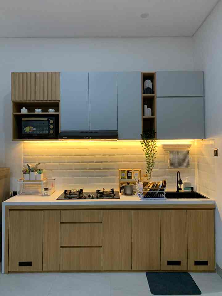 Salah satu moodbooster pagiku adalah ngeliat dapur bersih..

Iya semua dikerjakan malam hari sebelum tidur biar pagi pagi mood masih terkontrol tidak terjun bebas 😄


#rumahminimalis #dapursegaris #dapurmungil #jabar #90m2 #rumahdeveloper #rumah  #tinyhouse 