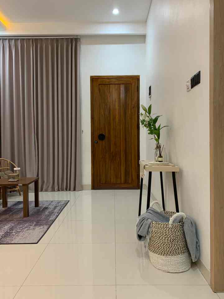 Sisi lain seberang kursi ruang tamu ☺️

Area ini sebenarnya masih polosan belum di isi apa2, terus keinget meja yang digunakan untuk meja makan ada 2..uji coba ambil yang sz kecilnya untuk ditaruh di sisi sini ternyata tidak buruk juga 😄


#rumahmungil #ruangtamu #rumahsegaris #meja #minimalis #rumahdeveloper #makeoverrumah